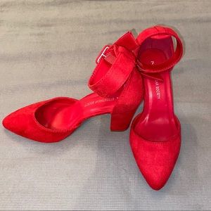 CLOSED TOE HEEL